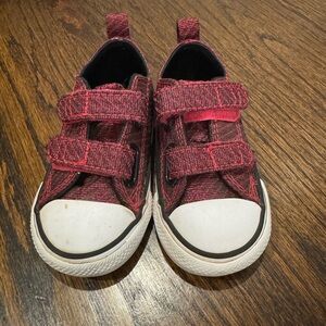 VG condition converse! Toddler/baby size 5